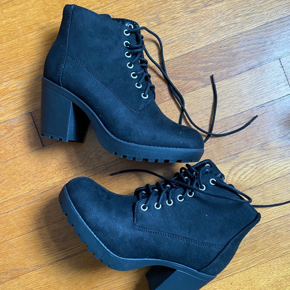 ***BRAND NEW*** Black Tie Up Booties